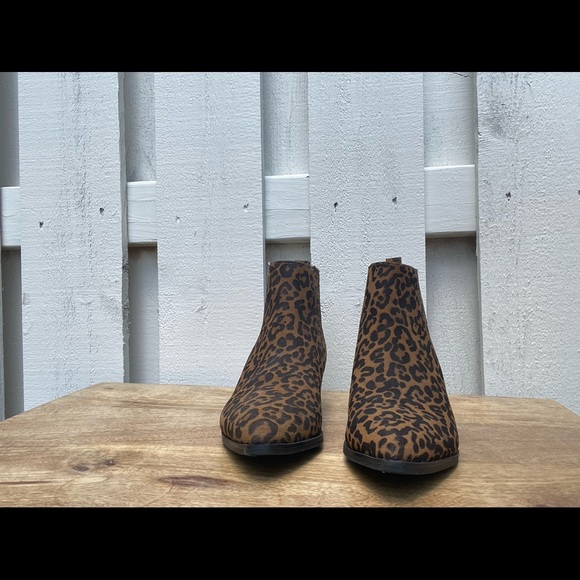 💜SOLD💜Marc Fisher MISSIR Chelsea Boot - Picture 2 of 5